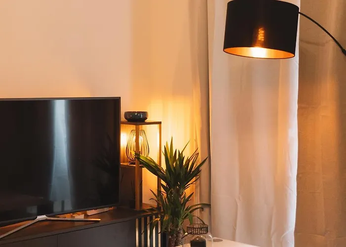 Apartment Designer Historical 2bd By Mitte