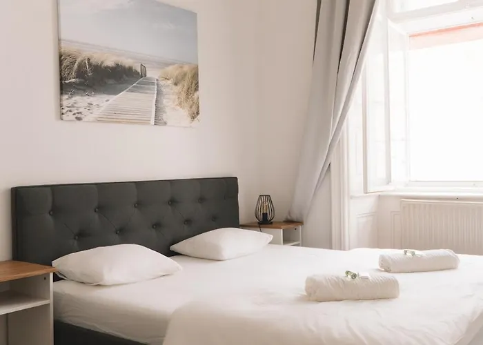 Designer Historical 2bd By Mitte